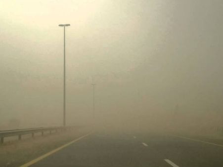 യുഎഇ ല്‍ കനത്ത പൊടിക്കാറ്റ് വീശാന്‍ സാധ്യത ഡ്രൈവര്‍മാര്‍ ജാഗ്രത പാലിക്കണം!!