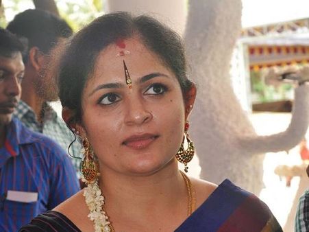 അമൃതാനന്ദമയി പറഞ്ഞാല്‍....ആനി ക്യാമറയ്ക്ക് മുന്നില്‍ തിരികെ എത്തി