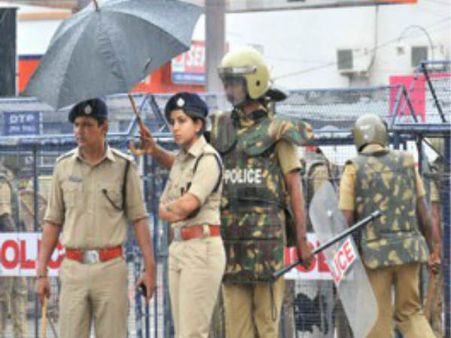 പോലീസുകാരനെ കൊണ്ട് കുടചൂടിച്ചു; മെറിന്‍ ജോസഫിന് വീണ്ടും സ്ഥലംമാറ്റം?