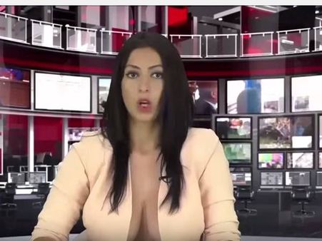 മാറിടം കാണിച്ച് വാര്‍ത്ത വായന,ടെലിവിഷനില്‍ ജോലി കിട്ടാന്‍ പെണ്‍കുട്ടി ചെയ്തതിങ്ങനെ