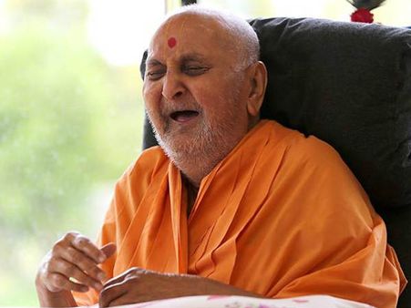 സ്ത്രീകളെ 'കണ്ടുകൂടാത്ത' സന്യാസിമാരോ... എന്താണ് സ്വാമി നാരായണ്‍ സന്യാസ സന്‍സ്ഥാന്‍