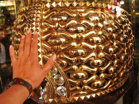 ലോകത്തെ ഏറ്റവും വലിയ സ്വര്‍ണ്ണ മോതിരം ഷാര്‍ജയില്‍ പ്രദര്‍ശിപ്പിക്കും