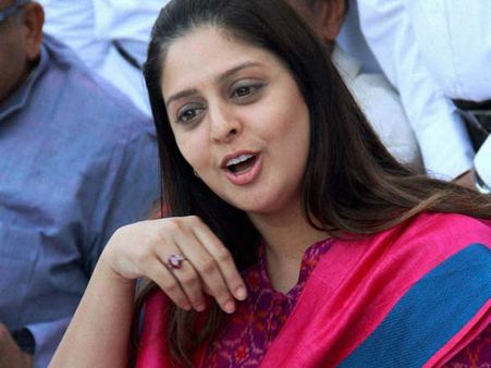 നഗ്മയുടെ പരാതി തീര്‍ന്നു... ഇനി കോണ്‍ഗ്രസ്സില്‍ സ്ഥാനമില്ലെന്ന് പറയില്ല!!!