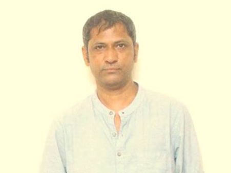 ദാദ്രി കൊലപാതകം, സാഹിത്യകാരന്‍ അക്കാദമി അവാര്‍ഡ് തിരിച്ചുനല്‍കി