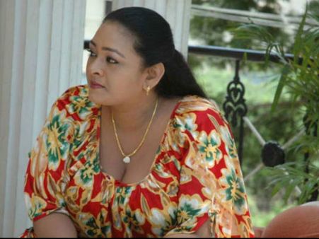 കോടികള്‍ വാരിക്കൂട്ടിയ ഷക്കീല ദാരിദ്ര്യത്തിലോ? ആയിരം രൂപ പോലും കൈയ്യിലില്ലത്രേ..