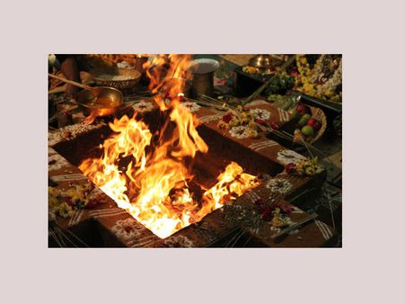 അവാര്‍ഡു തിരികെ നല്‍കിയ എഴുത്തുകാരുടെ 'ബുദ്ധി ശുദ്ധി' യ്ക്കായി യാഗം