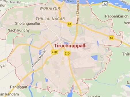 തമിഴ്‌നാട്ടില്‍ ബസ് ലോറിയിലിടിച്ച് 18 പേര്‍ മരിച്ചു