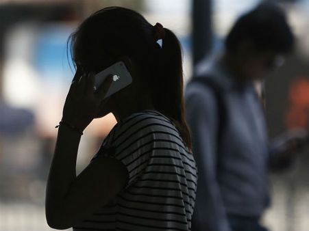 ലൈംഗിക പീഡനങ്ങള്‍ക്ക് കാരണം മൊബൈല്‍ ഫോണുകളെന്ന് മന്ത്രി