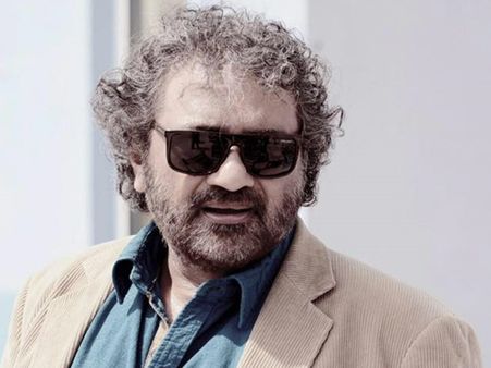 ആണ്‍ പെണ്‍ സൗഹൃദങ്ങള്‍ക്ക് കൂച്ചു വിലങ്ങിടുന്ന മത മണ്ടന്മാരെ വെല്ലുവിളിച്ച് ജോയ് മാത്യു