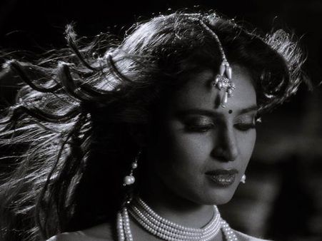 അരയ്ക്ക് മേലെ നഗ്നയായി നടി കസ്തൂരിയുടെ ഫോട്ടോഷൂട്ട്, വെറുതെയല്ല ഒരു കാര്യമുണ്ട്!