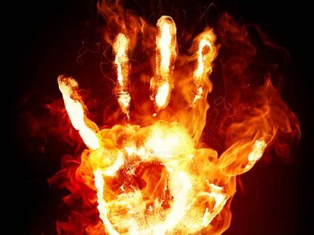 വിവാഹഭ്യര്‍ഥന നിരസിച്ചു, യുവതിയെ ചുട്ടു കൊന്നു