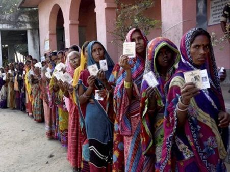 ബിഹാറില്‍ ഇഞ്ചോടിഞ്ച് പോരാട്ടം, മഹാസഖ്യത്തിനു മുന്‍തൂക്കമെന്ന് എക്‌സിറ്റ് പോള്‍