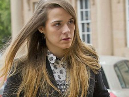 കൃത്രിമ ലിംഗം ഉപയോഗിച്ച് പെണ്‍കുട്ടിയുമായി 10 തവണ സെക്സിലേര്‍പ്പെട്ട 25കാരിയ്ക്ക് തടവ്