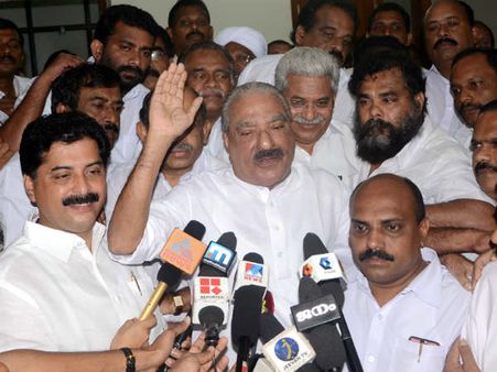 പാലായില്‍ വികാരഭരിതനായി മാണി; വിഎസ്സിനും ജോര്‍ജിനും വിമര്‍ശനം