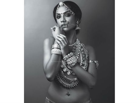 ആ ഫോട്ടോഷൂട്ടിന് പിന്നില്‍; വൈറല്‍ ചിത്രങ്ങളെക്കുറിച്ച് ശ്രുതി മേനോന്‍ പറയുന്നു...