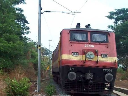 ഏഴുവര്‍ഷം കാത്തിരുന്നു പൊള്ളാച്ചി പാലക്കാട്ടേക്കു ചൂളം വിളിക്കും, അമൃത ഓടി വരും