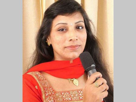 പാട്ടുംപാടി അധികാരത്തിലേക്ക്