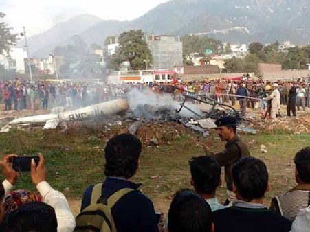 ജമ്മു കാശ്മീരില്‍ ഹെലികോപ്ടര്‍ തകര്‍ന്നു വീണ് 7 മരണം