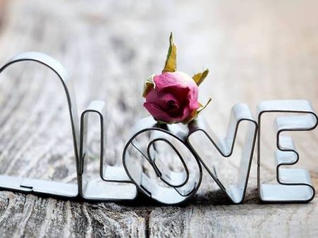 മകളെക്കാള്‍ പ്രായം കുറഞ്ഞ പെണ്‍കുട്ടിയുമായി ഭര്‍ത്താവിന് പ്രണയം, പ്രണയം പൊളിക്കാന്‍ ഭാര്യയുടെ പരാതി