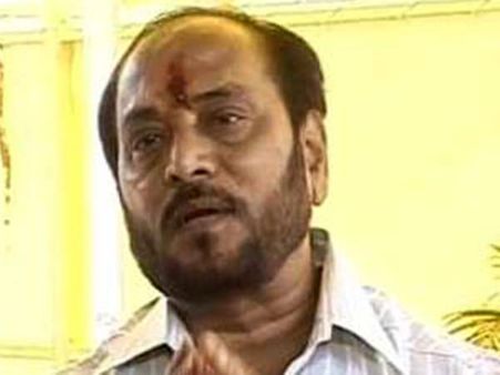 ആമിര്‍ഖാനും ഷാരൂഖ് ഖാനും പാമ്പിന് തുല്യര്‍: ശിവസേന മന്ത്രി രാംദാസ് കദം