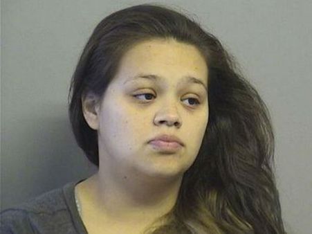 അഞ്ച് വയസുകാരിയെ കുടിവെള്ളം പോലും നല്‍കാതെ പട്ടിണിയ്ക്കിട്ടു 25കാരിയായ അമ്മ അറസ്റ്റില്‍