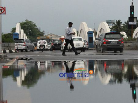 വിട്ടൊഴിയാതെ ദുരിതം: ചെന്നൈ പകര്‍ച്ചവ്യാധി ഭീതിയില്‍, മരണം 450, ജനങ്ങള്‍ സാധാരണജീവിതത്തിലേക്ക്