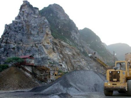 ക്വാറികള്‍ക്ക് പാരിസ്ഥിതിക അനുമതി നിര്‍ബന്ധം, സര്‍ക്കാര്‍ നല്‍കിയ ഇളവ് നിയമവിരുദ്ധമെന്നും ഹൈക്കോടതി