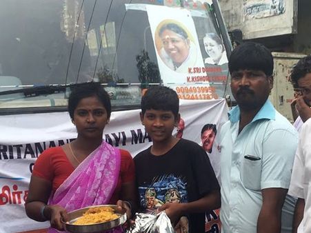 ചെന്നൈയ്ക്ക് കൈത്താങ്ങായി മാതാ അമൃതാനന്ദമയി