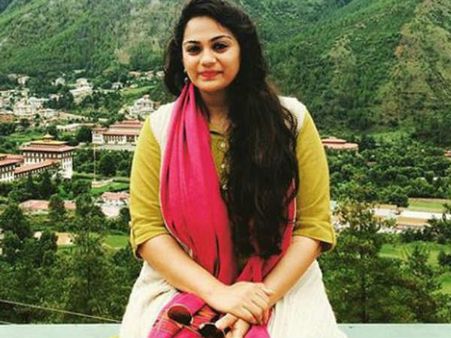 വണ്ണക്കൂടുതല്‍; സൈസിന് ചേര്‍ന്ന പാവാട ചോദിച്ച യുവതിയെ സെയില്‍സ് മാന്‍ അപമാനിച്ചു