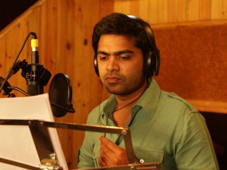 തെറിപ്പാട്ട് വിവാദം:ചിമ്പുവിന്റെ കരിയര്‍ തകര്‍ക്കാന്‍ ശ്രമിക്കുന്നുവെന്ന് പിതാവ്,സത്യമായിരിക്കുമോ?