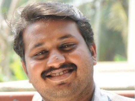 മാധ്യമ പ്രവര്‍ത്തകന്‍ അരിപ്പാറ വെള്ളച്ചാട്ടത്തില്‍ വീണ് മരിച്ചു