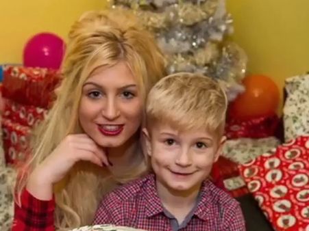 മകന് ക്രിസ്മസ് പൊടിപൂരമാക്കാന്‍ യുവതി നിലച്ചിത്ര നായികയായി, പിന്നിലുള്ള കാര്യം സങ്കടകരമാണ്..