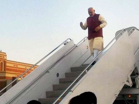 മോദി മടങ്ങിയെത്തി; മനോഹര സായാഹ്നമെന്ന് ട്വീറ്റ്