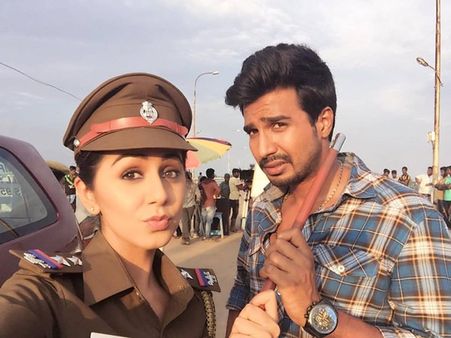 ഷൂട്ടിങിനിടെ നിക്കി ഗല്‍റാണിക്ക് പരിക്ക്, താരത്തിന്റെ കൈ ഒടിഞ്ഞു