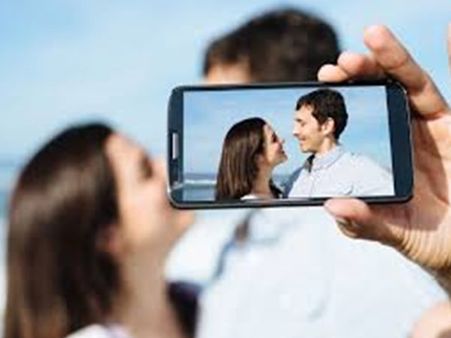 സെല്‍ഫി ഭ്രമം; ദമ്പതികളടക്കം നാലുപേരുടെ ജീവനെടുത്തതത് ഇങ്ങനെ