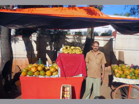 നരേന്ദ്ര മോദിയുടെ സന്ദര്‍ശനം പഴക്കച്ചവടക്കാര്‍ക്ക് പണികൊടുത്തത് ഇങ്ങനെ