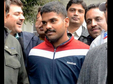 പാത്തന്‍ കോട്ട് ഭീകരാക്രമണം: വ്യോമസേന ഉദ്യോഗസ്ഥന് പങ്കുണ്ടാകുമോ? സംശയിക്കുന്നതിലും കാര്യമുണ്ട്...