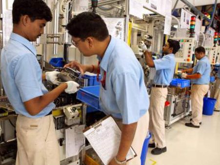 തൊഴില്‍ നിയമങ്ങള്‍ മാറുന്നു, ജോലി സമയം ഒമ്പത് മണിക്കൂര്‍