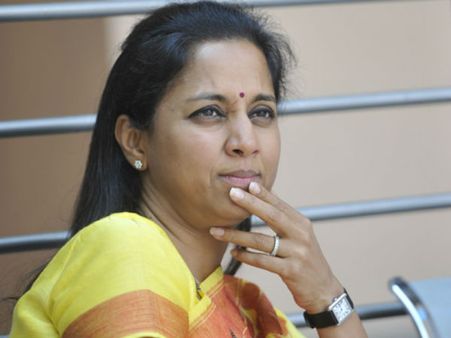 പാര്‍ലമെന്റിലിരിക്കുന്നത് ബോറാണ്, ഞങ്ങള്‍ ചര്‍ച്ച ചെയ്യുന്നത് സാരികളെക്കുറിച്ചെന്ന് സുപ്രിയ സുലെ