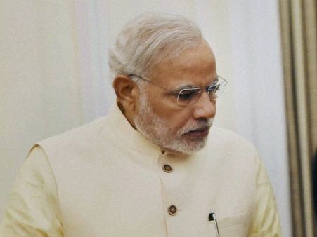 കര്‍ശന സുരക്ഷയില്‍ മോദി പത്താന്‍കോട് വ്യോമകേന്ദ്രം സന്ദര്‍ശിച്ചു