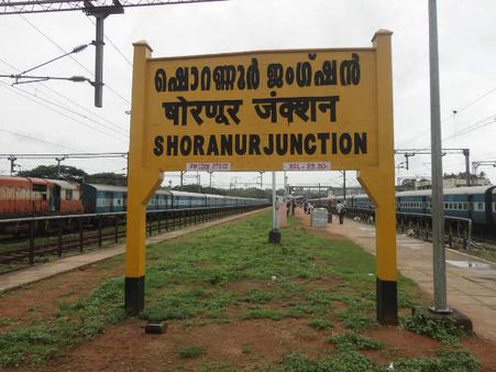 കാറ്ററിംഗ് വിഭാഗം പണിമുടക്കി, ട്രെയിനുകളില്‍ ഭക്ഷണമില്ല