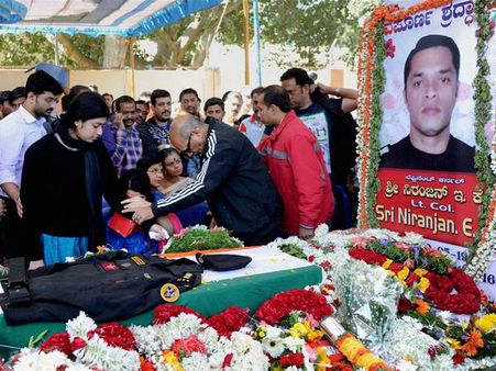 പത്താന്‍കോടില്‍ നിരഞ്ജന്‍ മരിച്ചത് മാധ്യമങ്ങള്‍ പറയുംപോലെയല്ല?