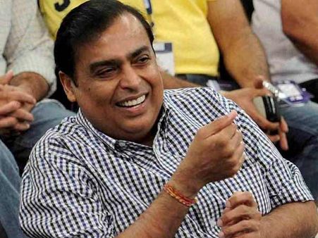 എണ്ണവില ഇടിഞ്ഞപ്പോള്‍ അംബാനി കൊയ്യുന്നത് കോടികള്‍...