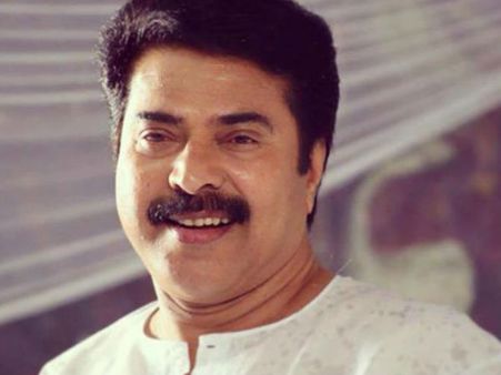 ഈ പ്രായത്തില്‍ ഇനി കര്‍ണനാകണോ... മമ്മൂട്ടിക്ക് സോഷ്യല്‍ മീഡിയയില്‍ ട്രോളിന്റെ പൂരം!!!