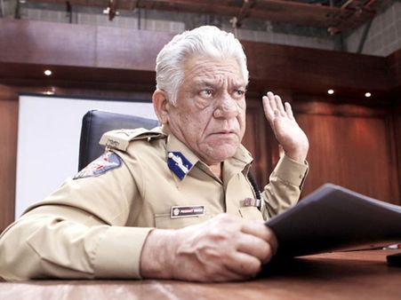 ആമിര്‍ ഖാന്‍ അപകടകാരിയാണെന്ന് നടന്‍ ഓം പുരി!