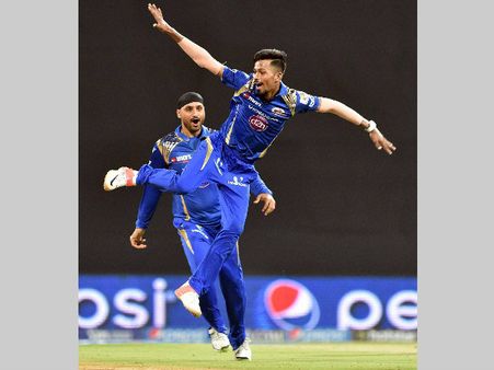 ഭീകര അരങ്ങേറ്റം, ഹര്‍ദിക് പാണ്ഡ്യയ്ക്ക് ഐസിസിയുടെ താക്കീത്!