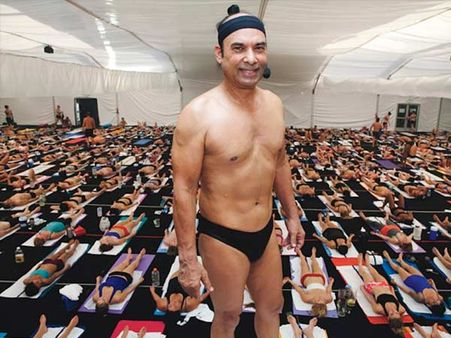 യോഗ ഗുരുവിനെതിരെ വെളിപ്പെടുത്തലുമായി ശിഷ്യ; 'സ്വകാര്യ ഭാഗങ്ങളില്‍ മസ്സാജ് ചെയ്യാന്‍ ആവശ്യപ്പെട്ടു'