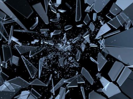 മുഖ്യമന്ത്രിക്കെതിരെ ഹര്‍ജി നല്‍കിയ പിഡി ജോസഫിന്റെ വീടിനുനേരെ ആക്രമണം