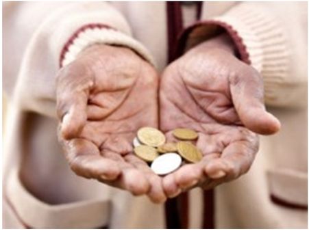 ഭിക്ഷയെടുത്ത് കിട്ടുന്ന പണം കൊണ്ട് ദരിദ്രരായ കുട്ടികള്‍ക്ക് സ്വര്‍ണക്കമ്മല്‍ വാങ്ങികൊടുത്ത യാചകന്‍