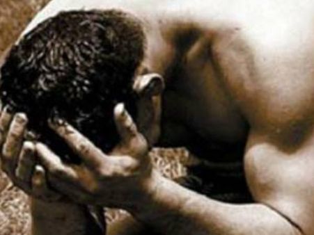 വില്ലേജ് ഓഫീസറെ തട്ടിക്കൊണ്ട് പോയി ബലാത്സംഗം ചെയ്തു, ക്രൂരമായ 'പുരുഷപീഡനം' പുറത്തറിഞ്ഞത് ഇങ്ങനെ